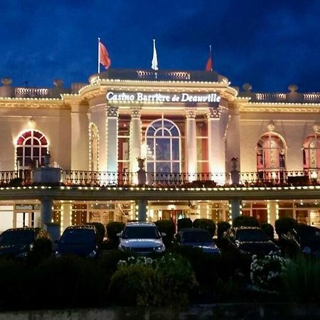 Le Camaieu Довиль Экстерьер фото